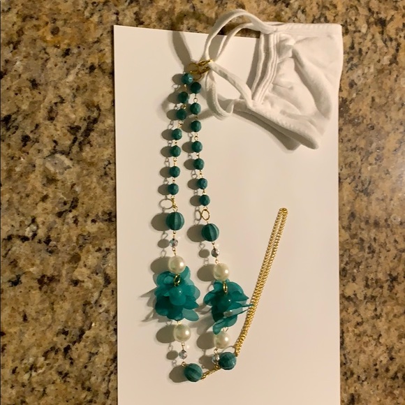 Face Mask Holder necklace - Picture 3 of 6